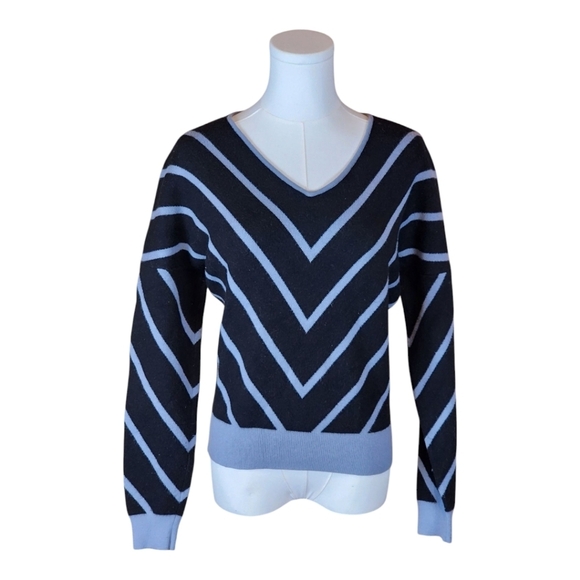 T Tahari Sweaters - T Tahari Black Chevron V-Neck Sweater Light Blue Trim Soft Stretch Knit Chic L
